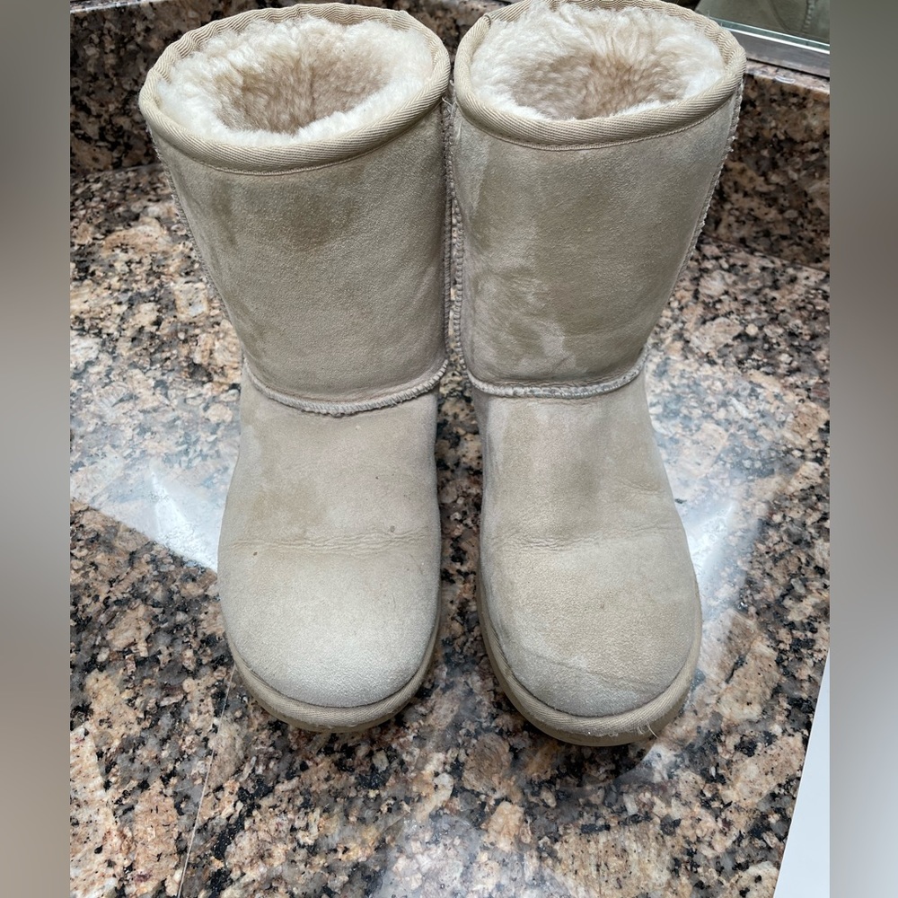 Womens classic short UGG boots size 7